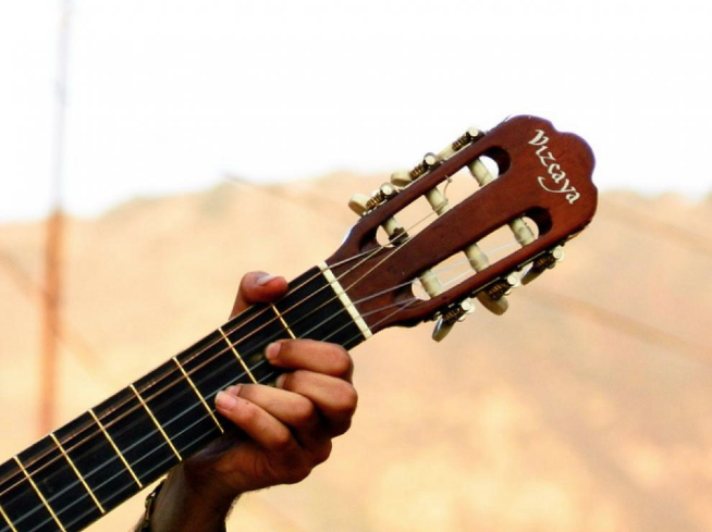 Experimenten: ¿Con la música a otra parte? Autor: Miguel Barral