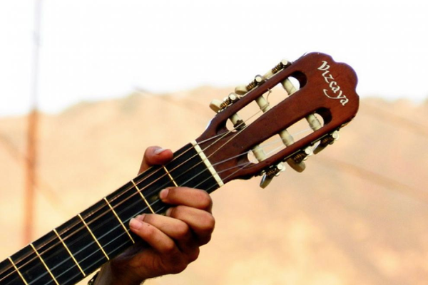 Experimenten: ¿Con la música a otra parte? Autor: Miguel Barral